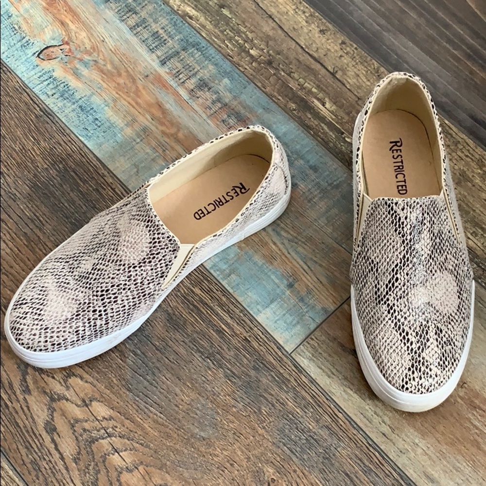 Snakeskin sneakers- slip on